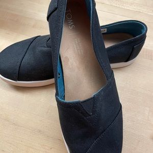 TOMS Avalon Slip on Sneaker